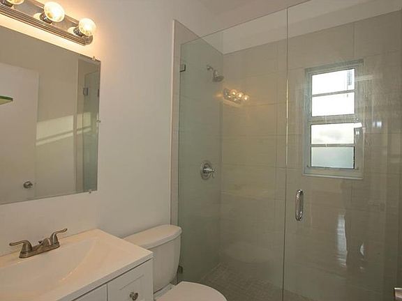 Beautifully renovated unit in the heart of the Biscayne MiMo