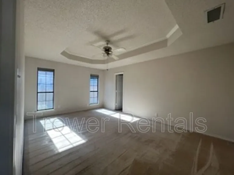 3913 Lyndale Dr — Photo 27