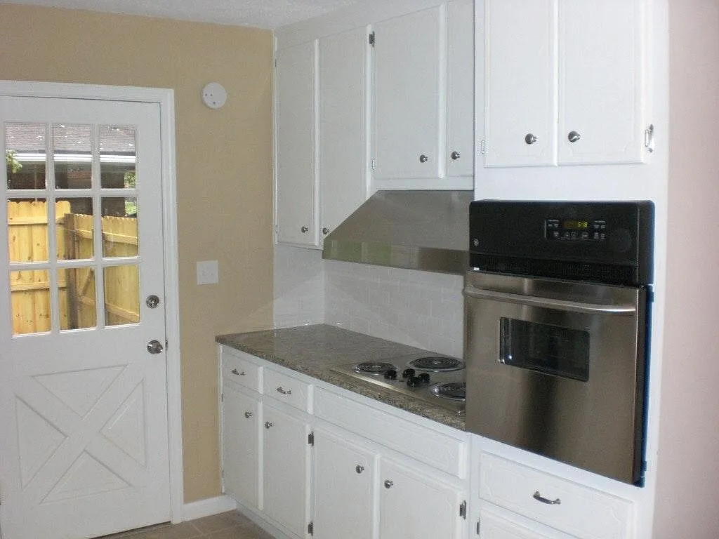 2379 Lakewood Dr NW photo 1