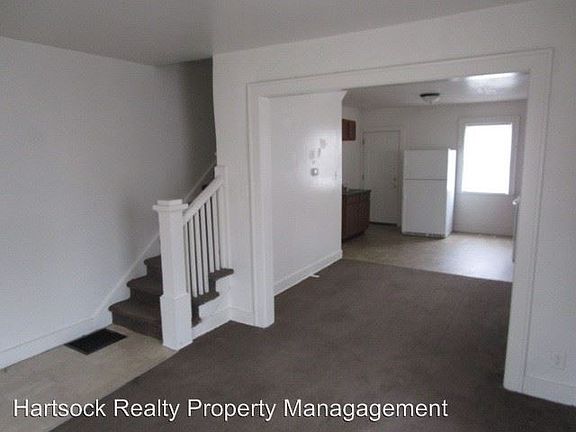 3rd image of 147 W Grand Ave