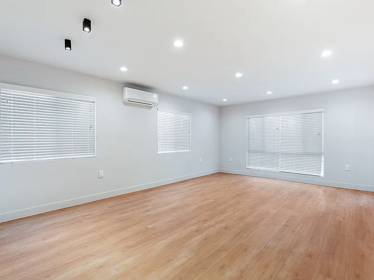 345 N Heliotrope Dr #A — Photo 7