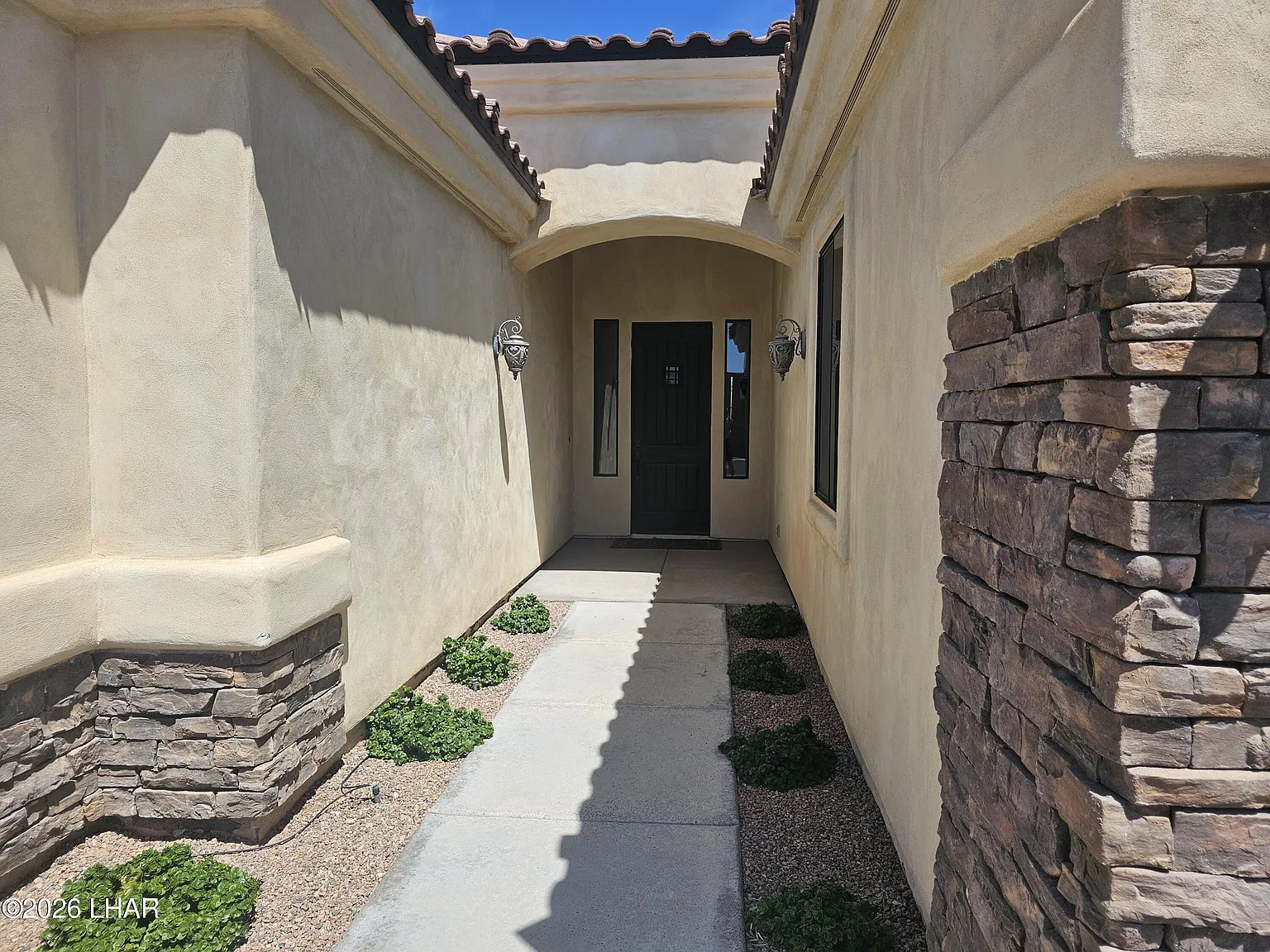 3 bed, 2.0 bath, 2225 sqft, $2,900 — Photo 3