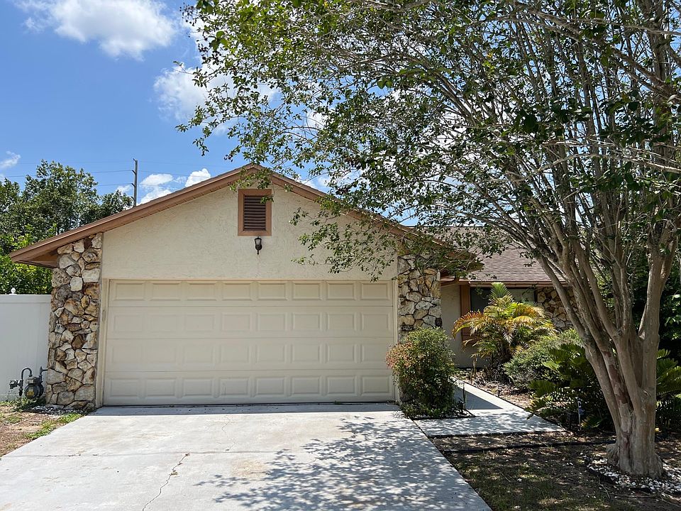 7826 CLUBHOUSE ESTATES DRIVE