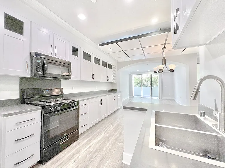 10270 Almayo Ave — Photo 12