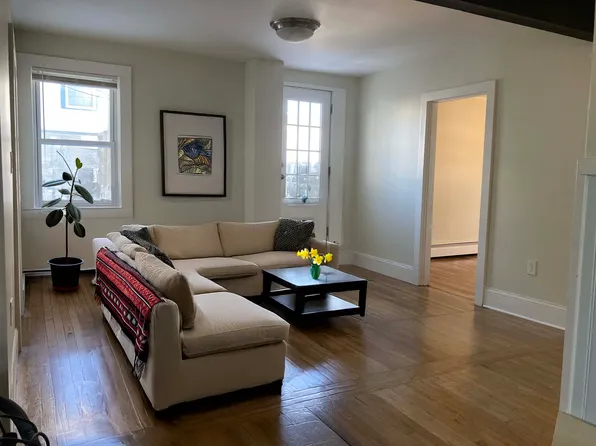 28 1/2 Grove St #2, Salem, MA 01970