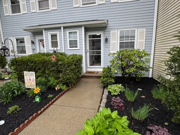 145 East Gate Lane #145, Hamden, CT 06514