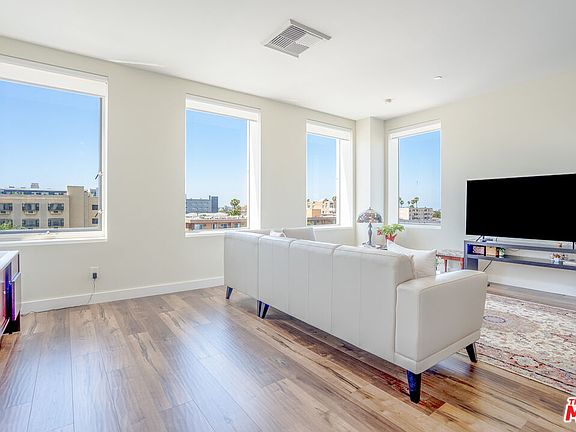 5th image of 3810 Wilshire Blvd APT 412