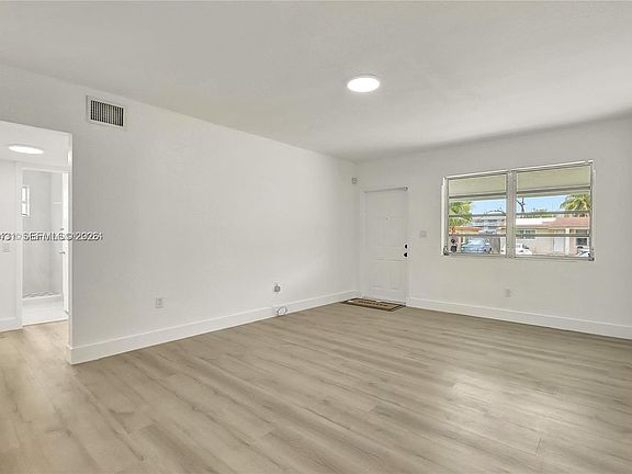 4th image of 1340 NW 102nd St #1340