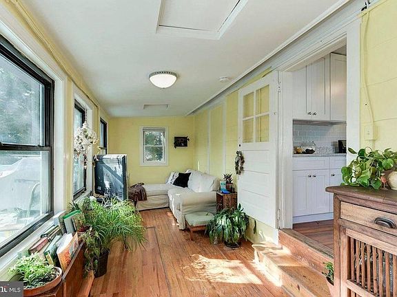 4th image of 509 N Edison St #2