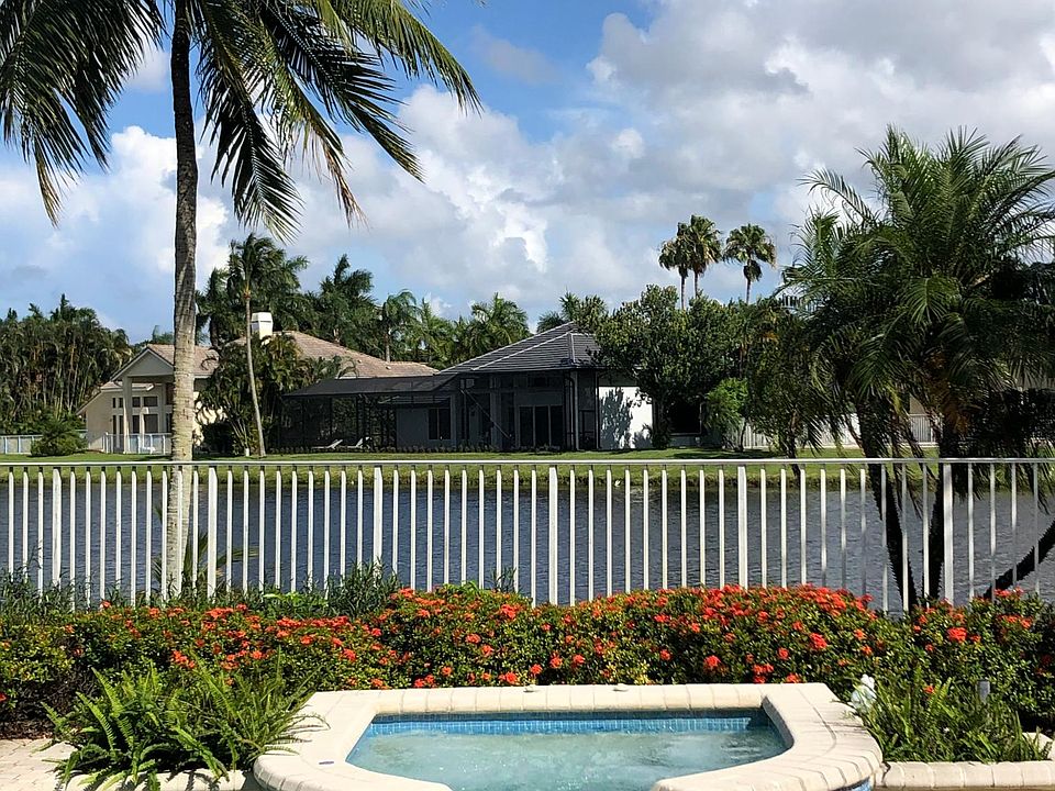 This is what Florida living is all about. This spa seats 6 with good jet pressure. Gas heater for fast heating.