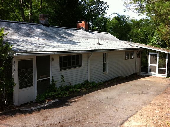 3rd image of 208 Cottage Ln
