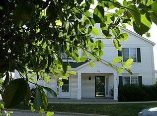 698 Fieldcrest Dr UNIT B, South Elgin, IL 60177