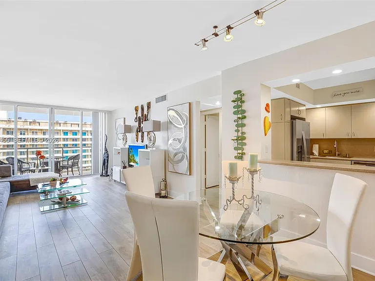 5600 Collins Ave #16B — Photo 6