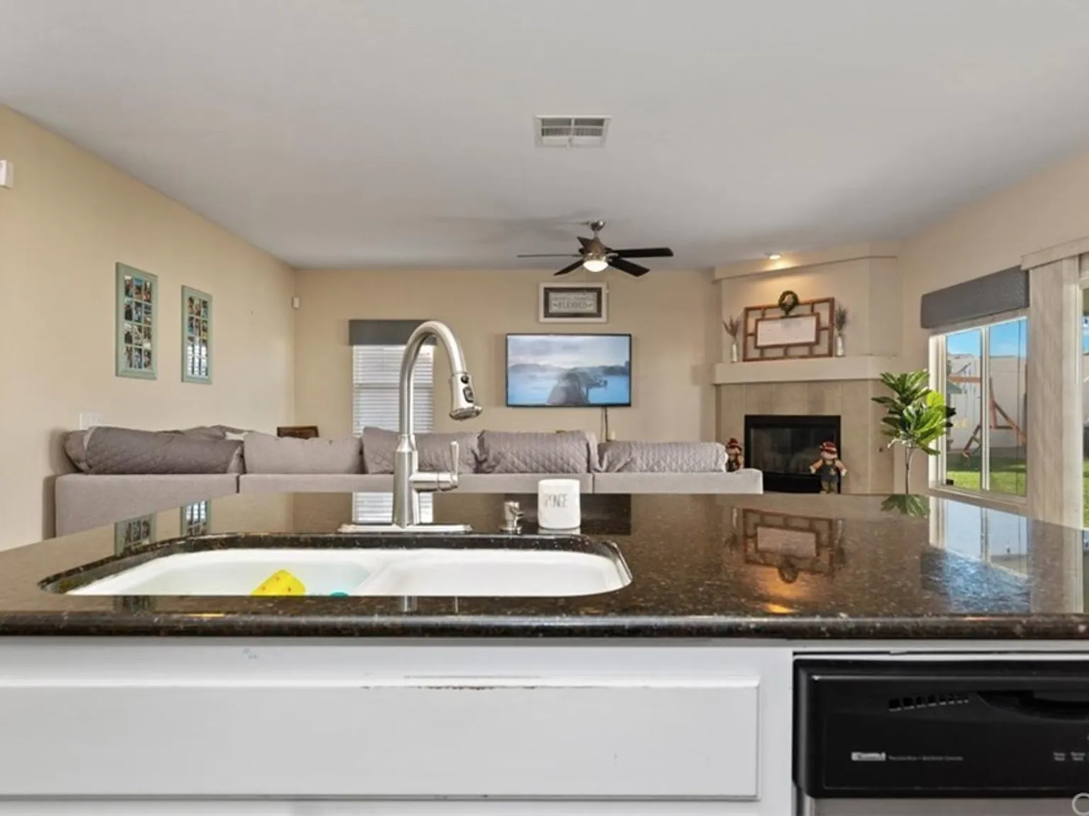 13558 Deluvina Ct — Photo 3
