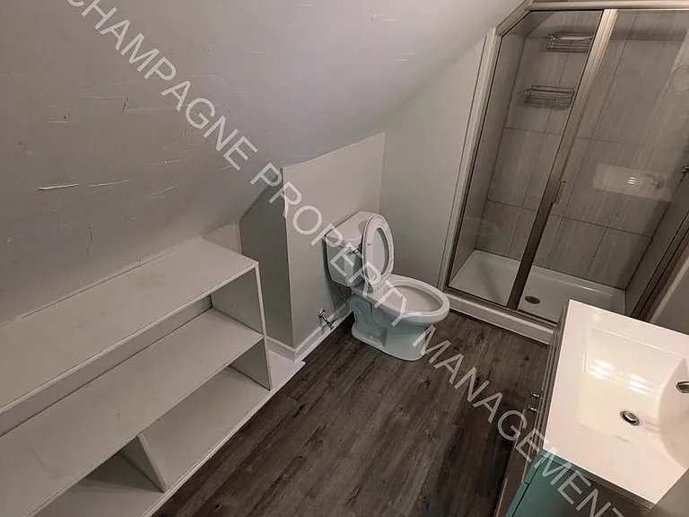 2523 Charlotte St — Photo 14