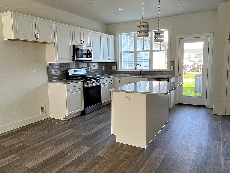 129 Madison Dr — Photo 15