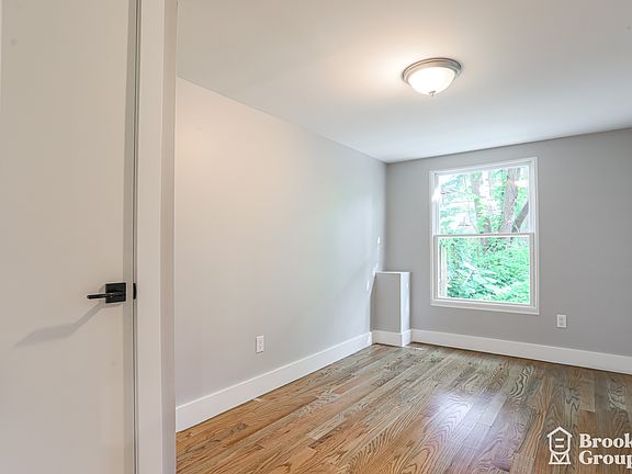 4th image of 171 8th St #1