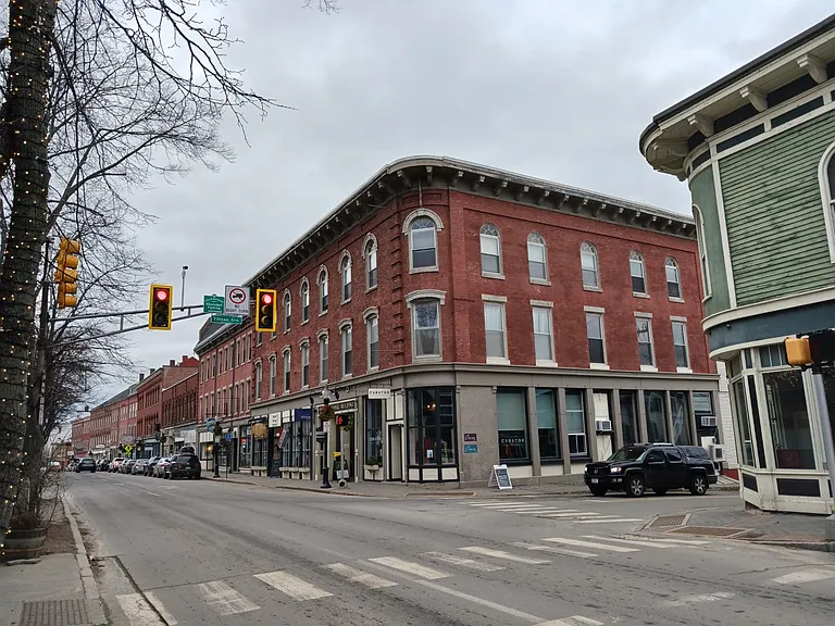 387 Main St — Photo 9