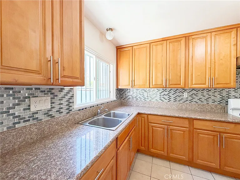 320 E Marshall St #A — Photo 12