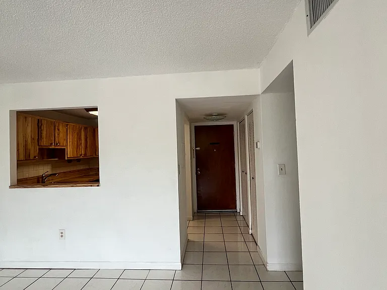 10425 SW 112th Ave — Photo 5