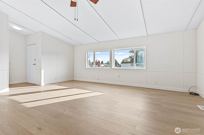 4th image of 1705 N 32nd Place