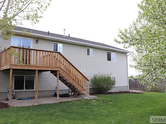 3rd image of 77 Douglas Dr