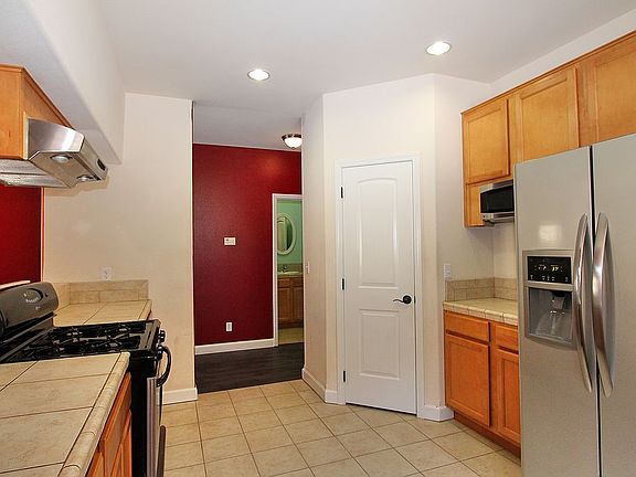 5th image of 2265 Holly Dr
