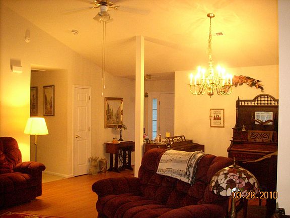 3rd image of 117 Autumn Woods Blvd