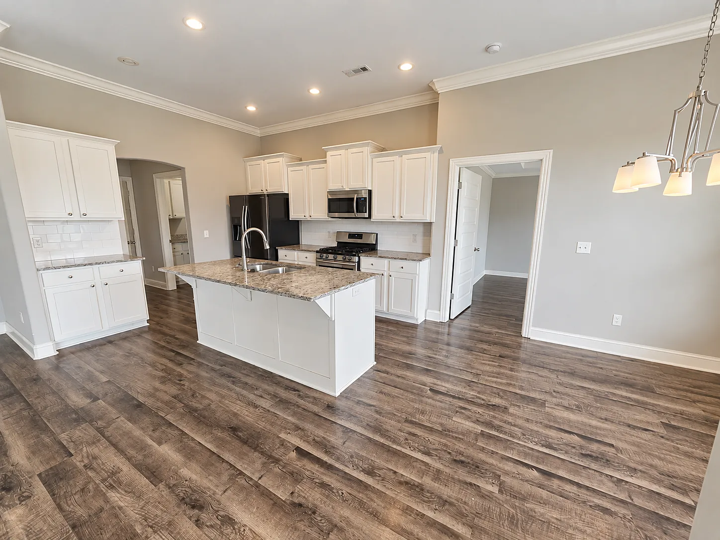 4 bed, 1704 sqft, $2,100 — Photo 3