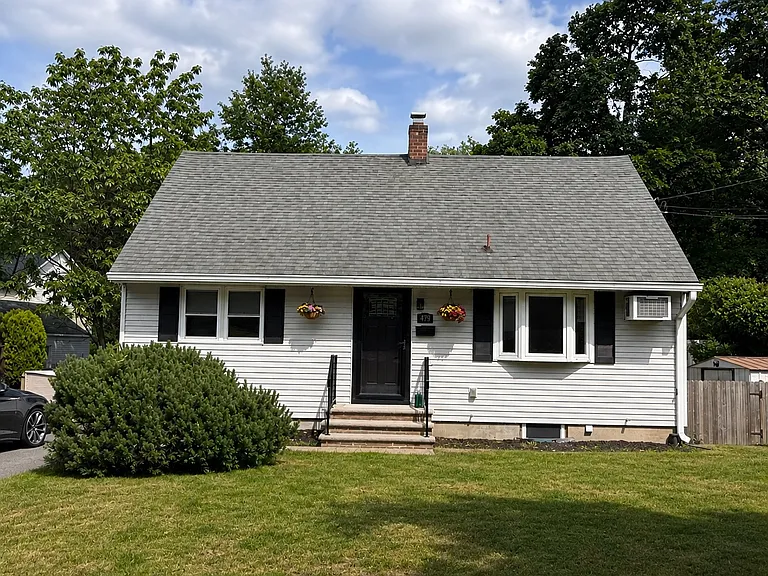479 S Pleasant Ave — Photo 1