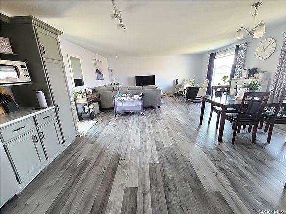 5th image of 107 King St