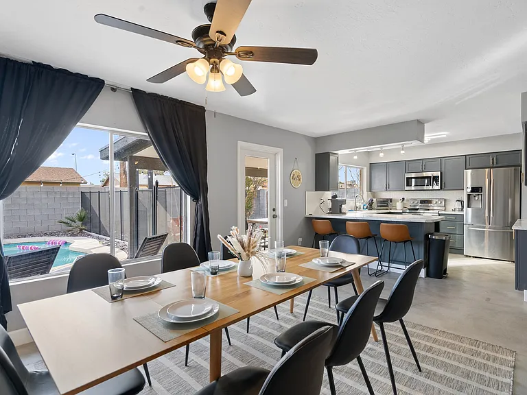 825 W Hermosa Dr — Photo 2