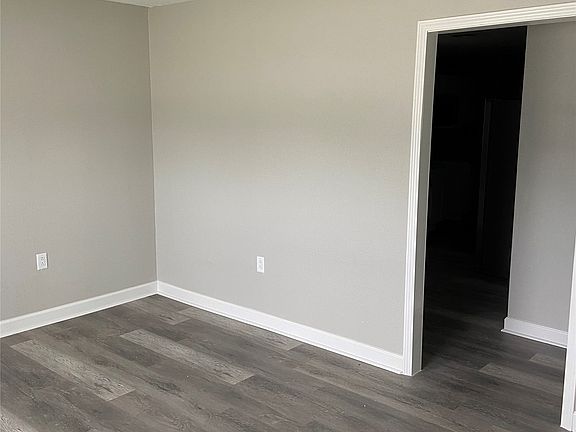 3rd image of 1607 SE 18th St