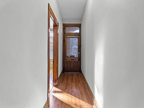 3rd image of 2608 S Compton Ave #1F