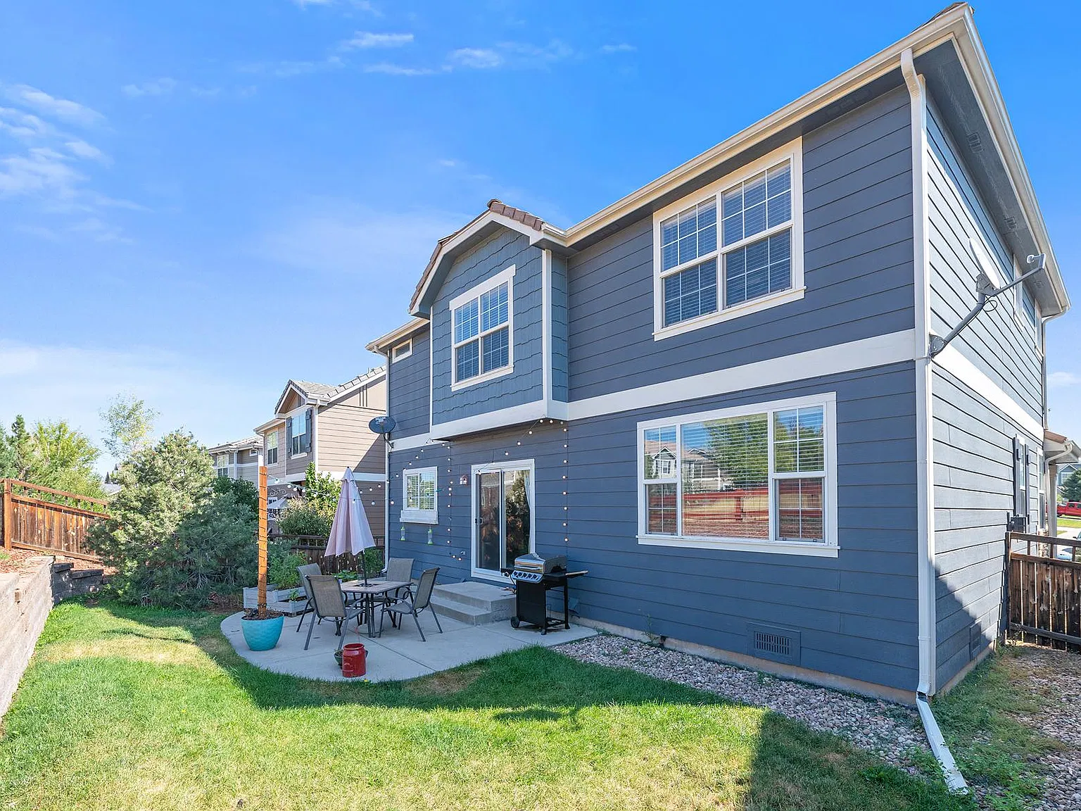 3 bed, 2.5 bath, 1945 sqft, $3,197 — Photo 3
