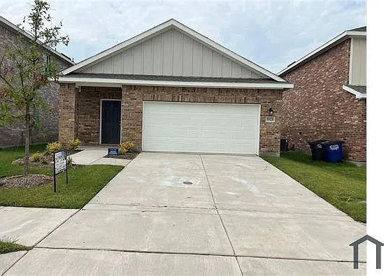5925 Sahara Dr