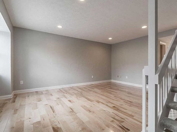 4th image of 867 Charnwood Ln