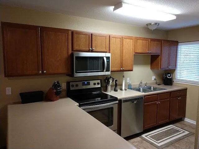 1200 Christy Dr — Photo 3