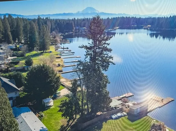 30961 E Lake Morton Dr SE, Kent, WA 98042