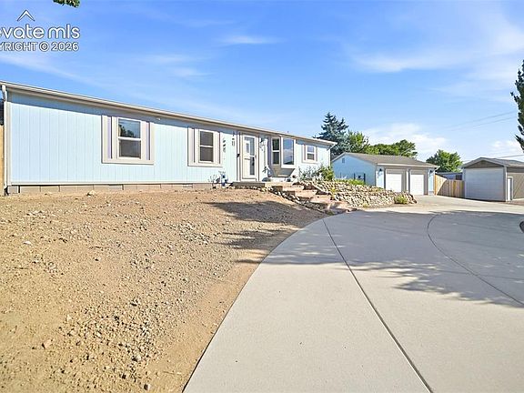 4th image of 201 Comanche Village Dr