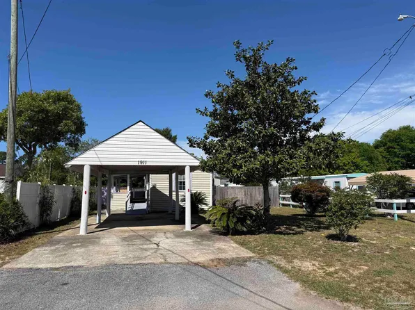 1911 Ambassador Dr, Gulf Breeze, FL 32563