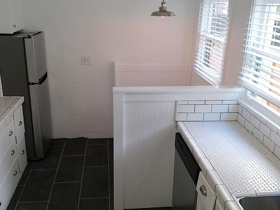 4th image of 427 E Anapamu St APT D