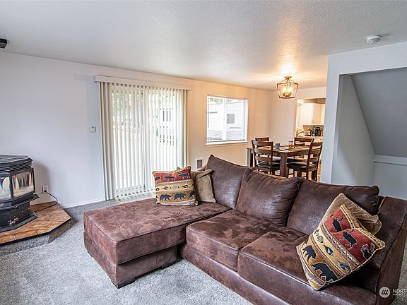 4th image of 448 Volesky Drive SE