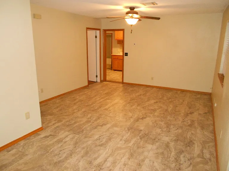 122 S Pecan St — Photo 3