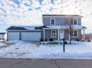 12850 Kingfish Ct, Middlebury, IN 46540