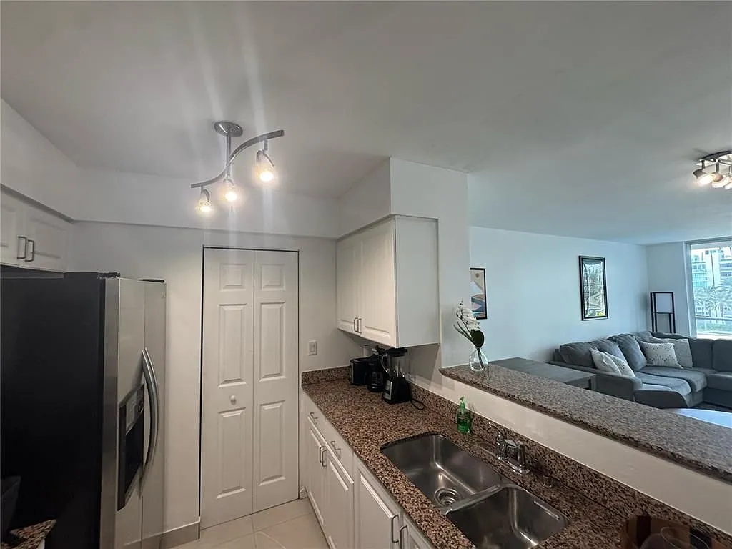 1 bed, 1.0 bath, 750 sqft, $2,950 — Photo 3