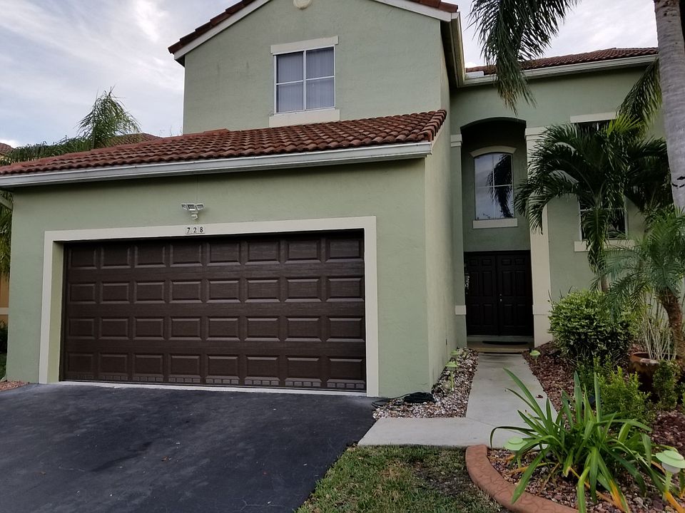 1st image of 728 Stanton Dr