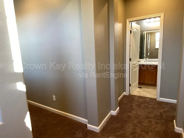 352 Goodall Dr — Photo 10