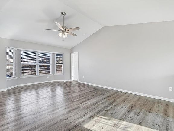 3rd image of 315 Hawks Perch Pl