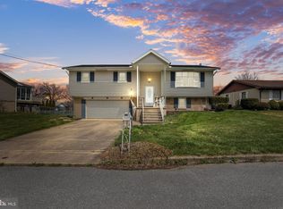 161 Eisenhower Dr, Chambersburg, PA 17201